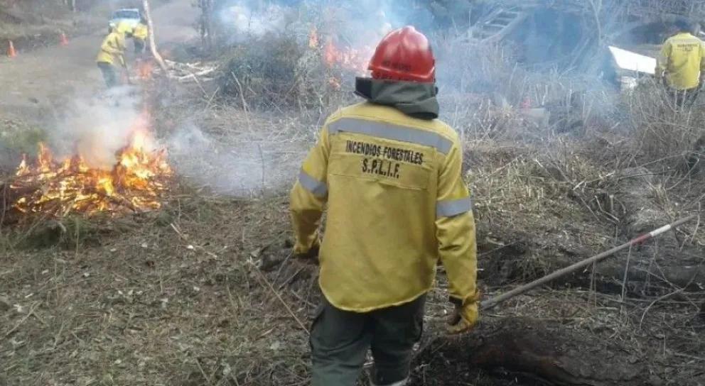 Golpearon y cortaron con un cuchillo a un brigadista del Splif por pedir que apaguen el fuego en medio de la emergencia ígnea. (Foto: Archivo)