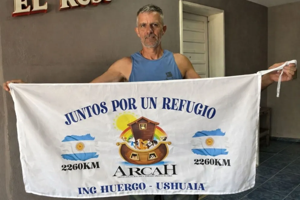 Gabriel “Gaby” Schwallier, antes de iniciar la travesía solidaria en bicicleta rumbo a Ushuaia, para visibilizar y reunir fondos para Arcah, la Asociación de Rescate y Cuidado Animal Huergo. Foto: Facebook