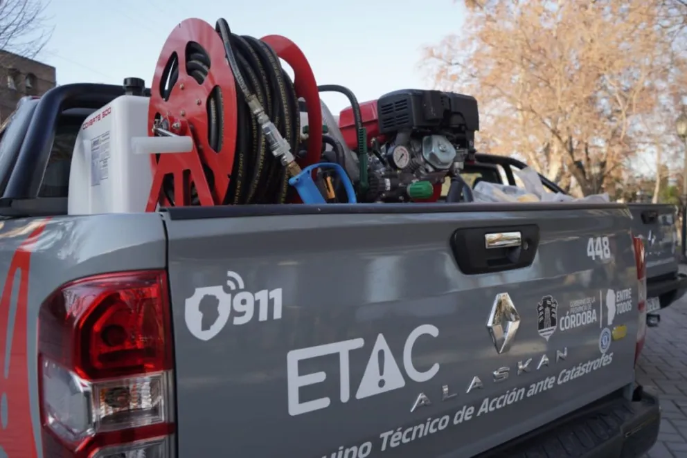 Las camionetas del Equipo Técnico de Acción ante Catástrofes (ETAC) de Córdoba pasaron por ciudades del Alto Valle