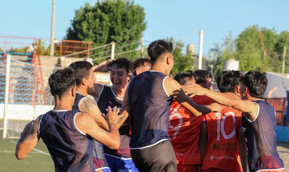 El Naranja, se impuso por 2 a 1 frente a Atlético Regina. Foto: Deportivo Roca