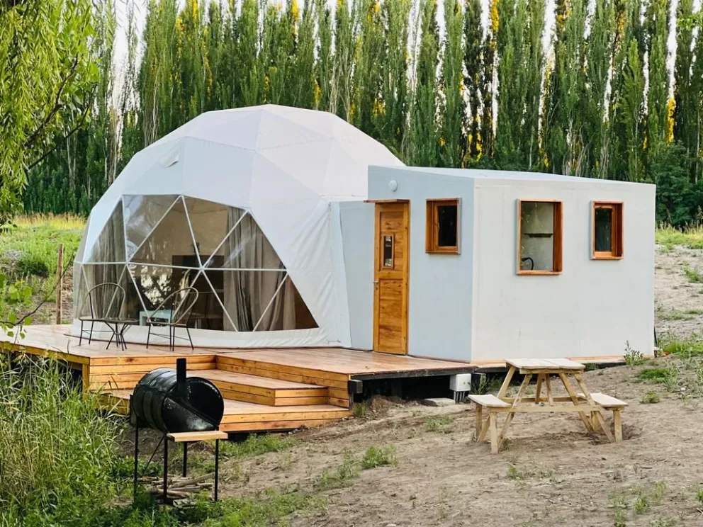 Los inquilinos, se fueron dejando tras de si un ambiente que rompe la armonía de la propuesta turística de estos emprendedores. (Foto: Gentileza)