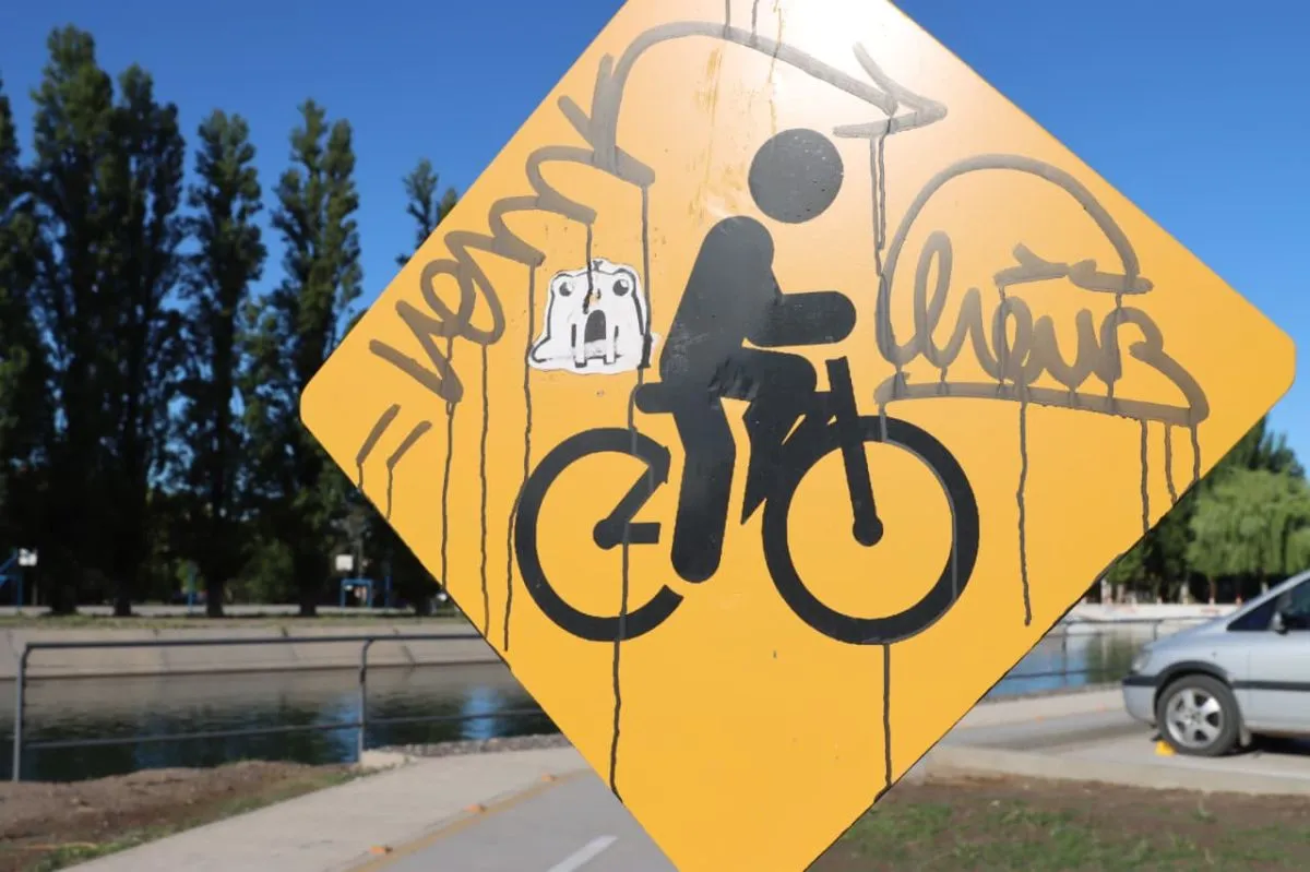 Los carteles fueron intervenidos casi en su totalidad. Foto: Tania Domenicucci - ANR