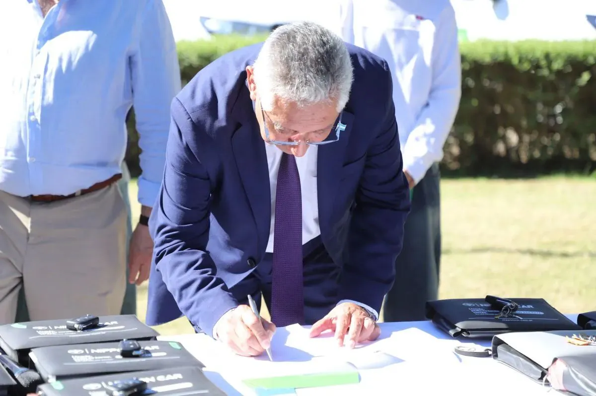 Firma con el CET 1 en Roca para la incorporaci&oacute;n del programa provincial.