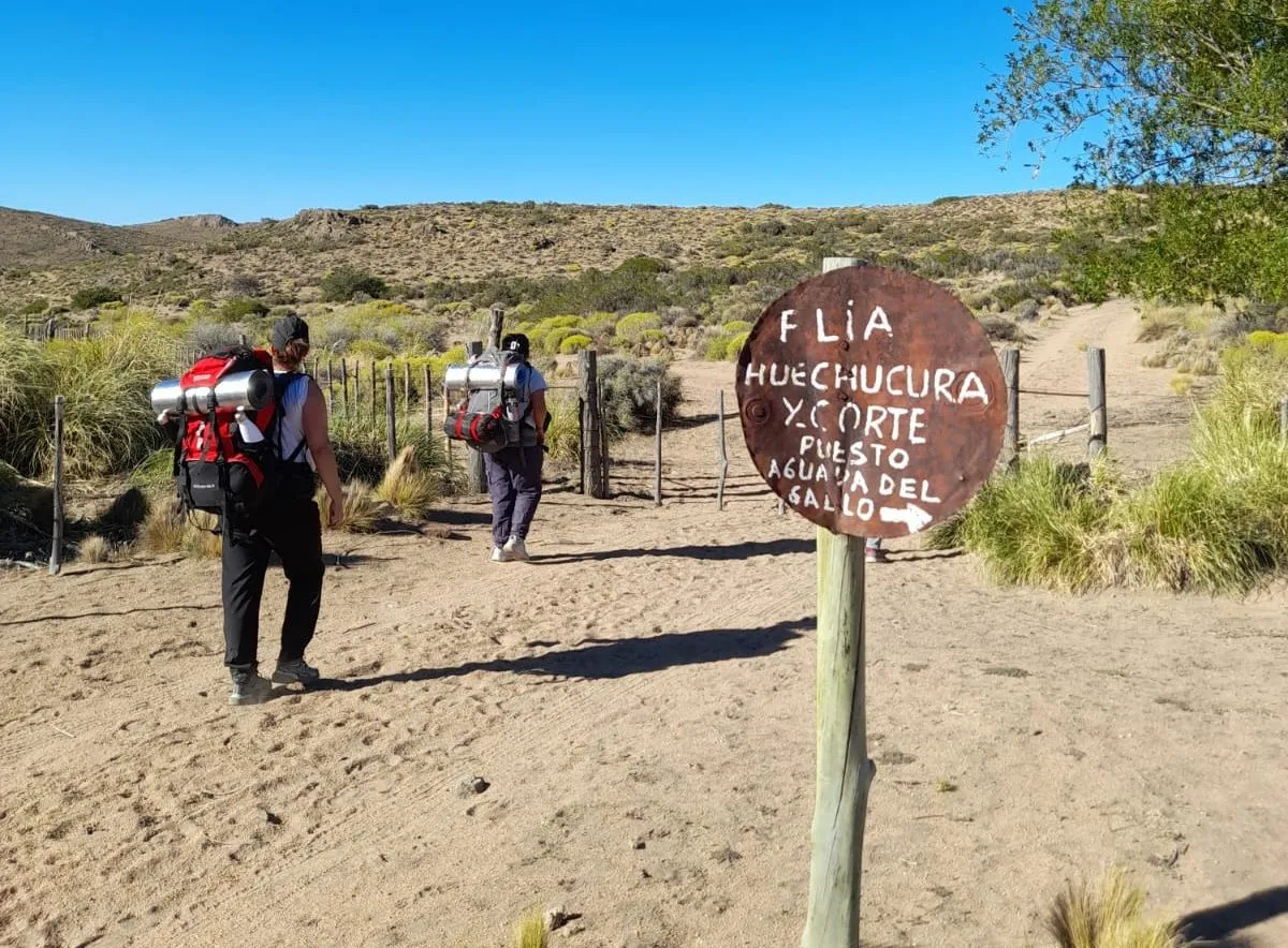 Durante el recorrido comparten tiempo y charlas con familias de distintos parajes. Foto: Grupo Misioneros Cristo Resucitado