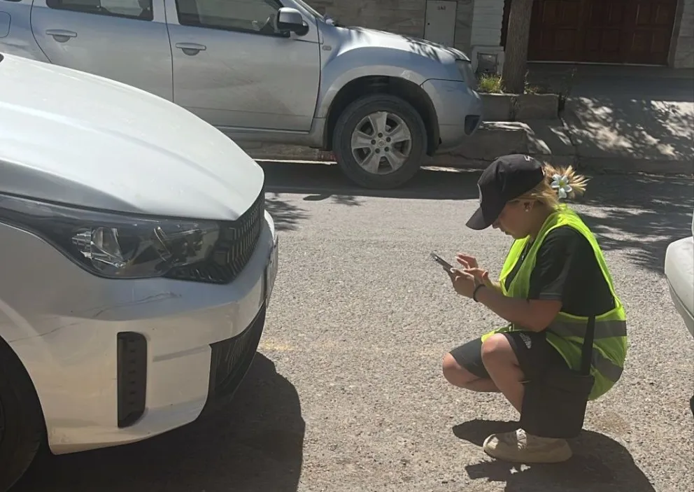 Cambió el sistema de estacionamiento en Las Grutas: adiós a la app, hola al cobro manual. (Foto: Gentileza)