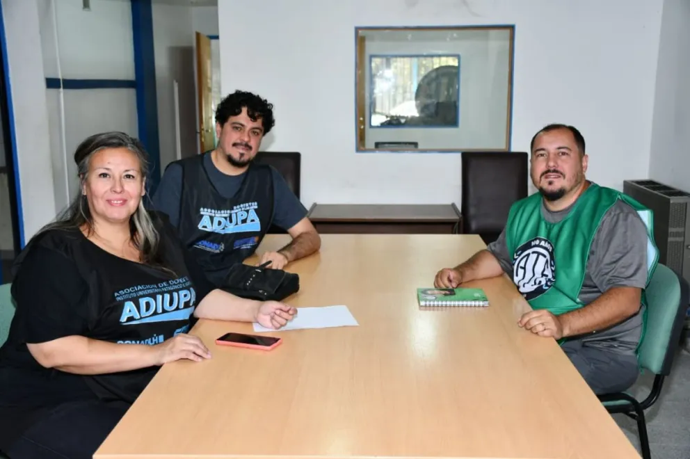 Representantes de ATE y Adiupa reclamaron la reapertura de paritarias y una recomposición salarial para docentes y no docentes del IUPA. Foto: gentileza