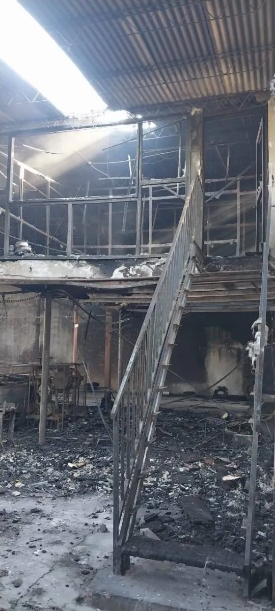 As&iacute; qued&oacute; el galp&oacute;n de Brevi. Foto: FM Terapia