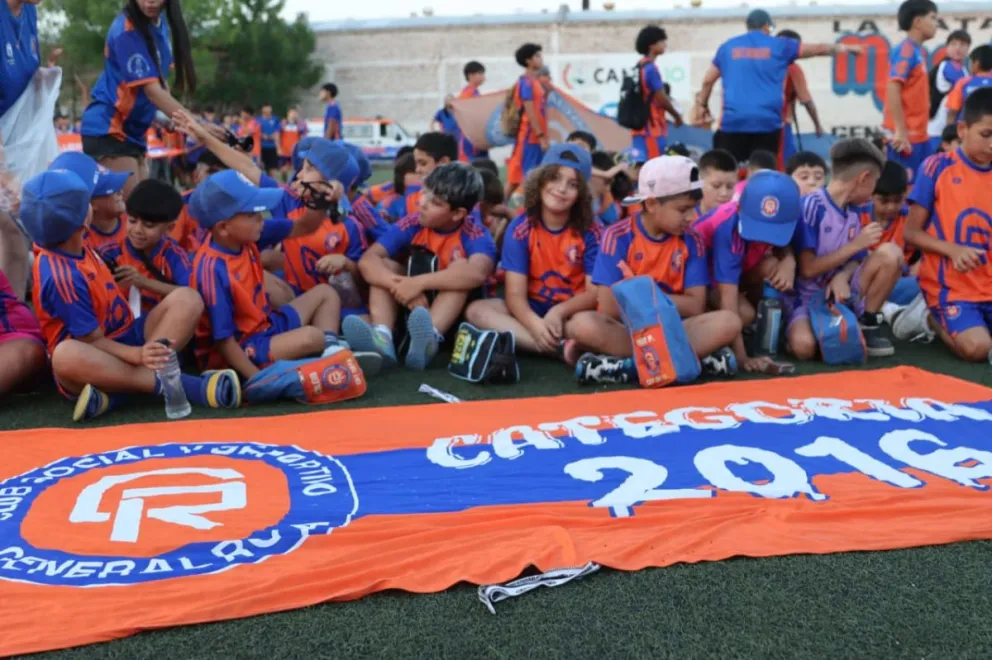 Participaan 250 clubes que jugarán simultáneamente en 9 categorías distribuidas en la provincia. (Foto: Tania Domenicucci)