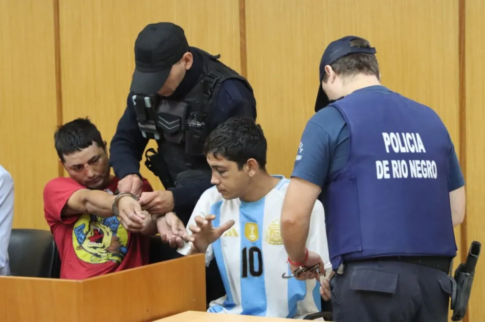 Víctor González y Wálter Puelman serían amigos de Barrio Nuevo, quienes en la madrugada del miércoles dispararon siete veces a efectivos policiales. Foto: Tania Domenicucci-ANR