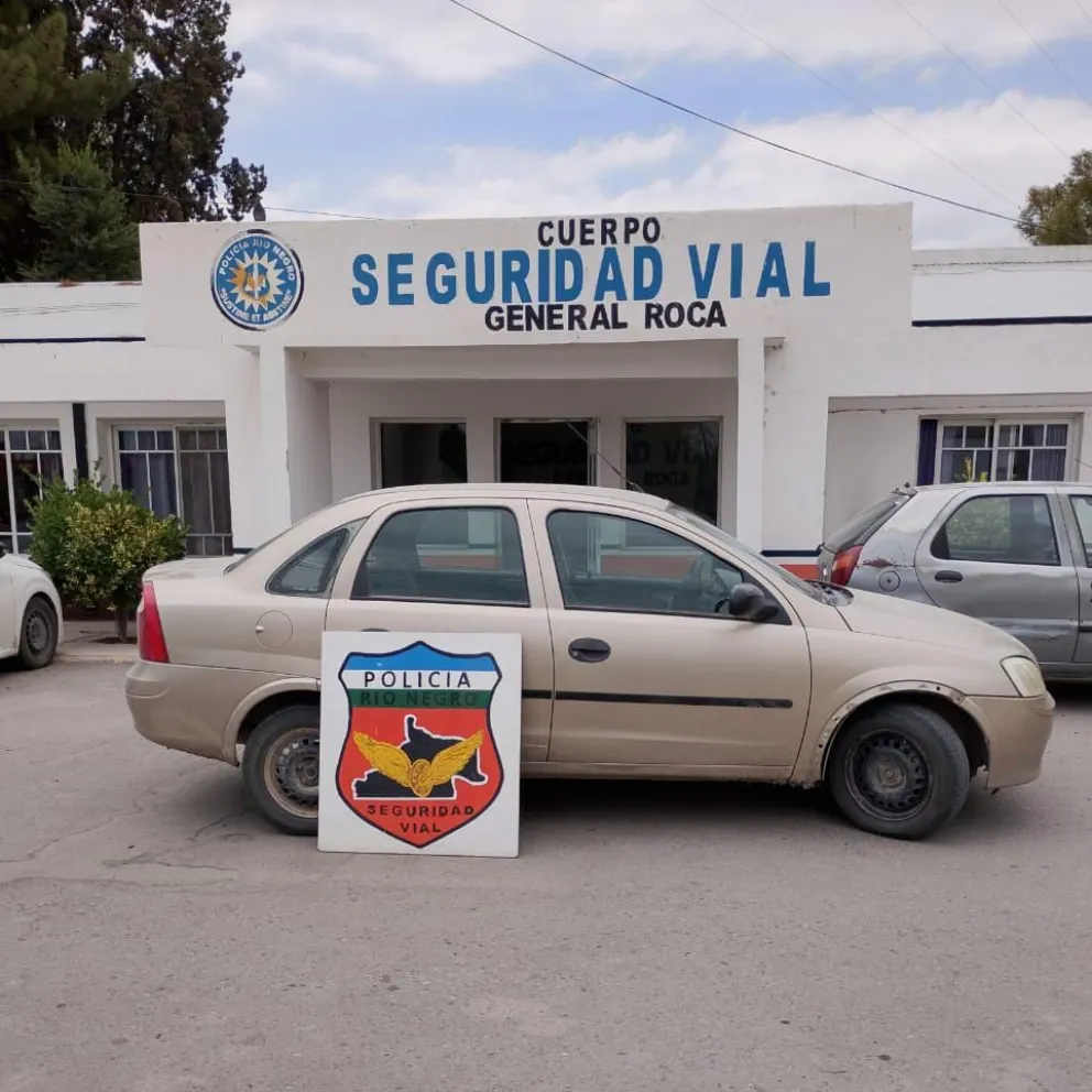 El Cuerpo de Seguridad Vial detuvo a un conductor que circulaba en un Chevrolet Corsa II. (Foto Policía de Río Negro)