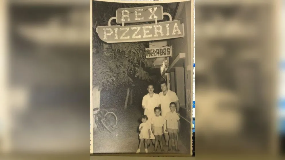 La Pizzería Rex, uno de los locales que marcaron el centro de Roca y la memoria urbana de varias generaciones. Foto: Facebook Roca del Ayer