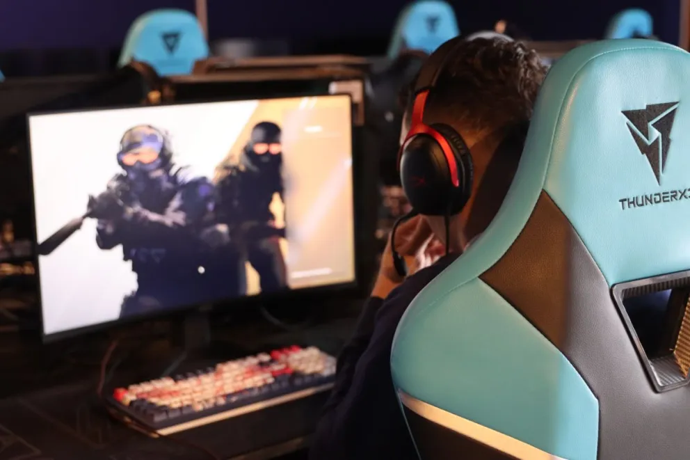 El cyber Infinit realizará una prueba piloto en la ciudad con el objetivo de llevar los torneos a grandes establecimientos de la ciudad. Foto Tania Domeniccucci-ANR 