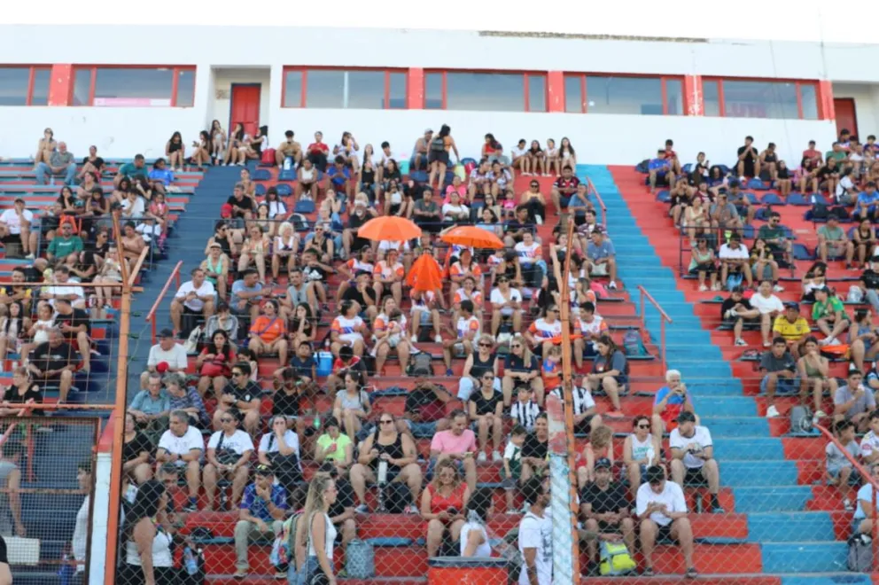 Insultos, gritos y presión desde las tribunas vuelven a generar preocupación en el Mundialito Infantil, donde la organización pidió a los padres recordar que los protagonistas son los chicos. Foto: Tania Domenicucci-ANR