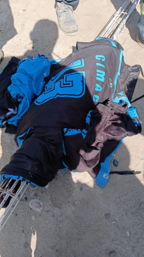 El hallazgo de la indumentaria llamó la atención de los efectivos que participaron del operativo. Foto: Policía de Río Negro