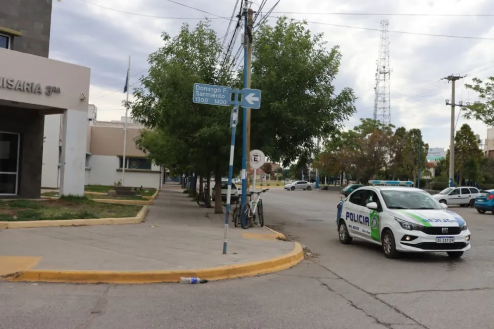 El robo ocurrió en una reconocida esquina de la ciudad, donde muchos jóvenes se acercan con amigos a pasar el día. Foto: Tania Domenicucci-ANR