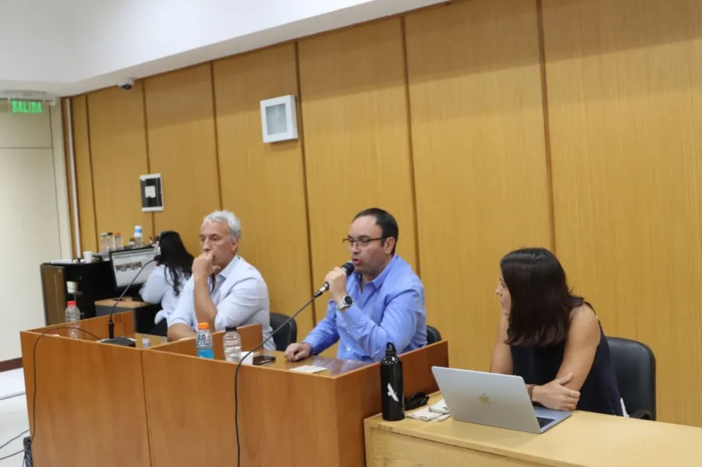 Mauricio Atencio Krausse declaró al cierre de la audiencia de cesura por la muerte de Valentín. Durante su intervención ante el tribunal, defendió su actuación profesional y habló del impacto personal que le dejó el proceso. Foto: Tania Domenicucci-ANR