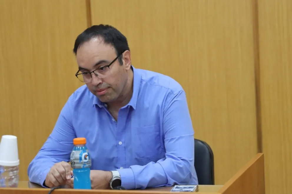 El anestesiólogo Mauricio Atencio Krausse, durante la audiencia de impugnación en la que su defensa pidió la absolución en la causa por la muerte de Valentín. Foto: Tania Domenicucci-ANR