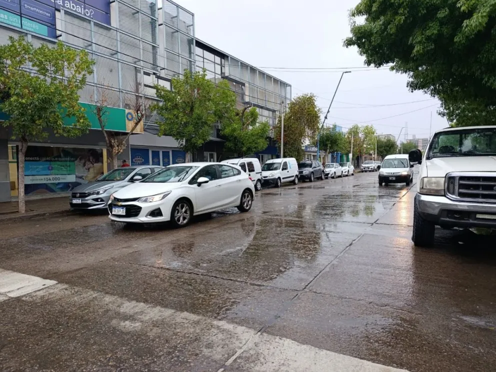 La primera semana de junio llegará a General Roca con cielo cubierto, algunas lluvias aisladas y ráfagas que podrían superar los 50 km/h. Foto Tania Domenicucci-ANR