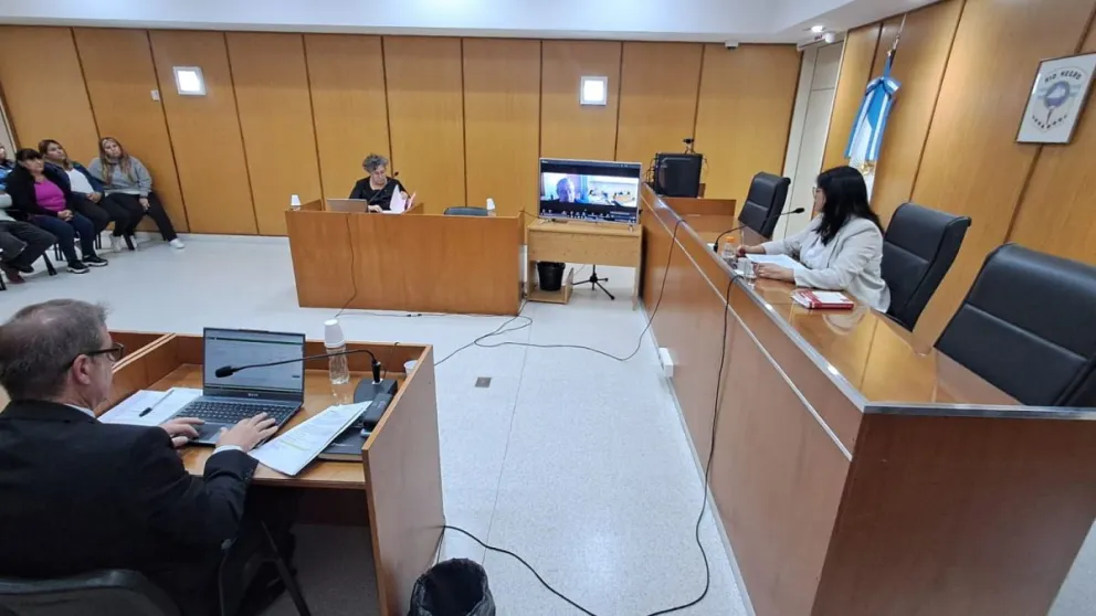 Tres personas fueron imputadas este viernes por la muerte de Víctor Oscar Villalobos, ocurrida tras una golpiza en marzo de 2025 en Allen. Foto: Ministerio Público.