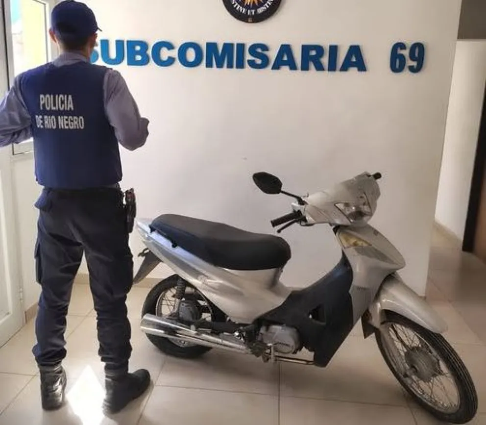 La Policía recuperó una moto que había sido robada hace cuatro meses. Foto: Policía Río Negro