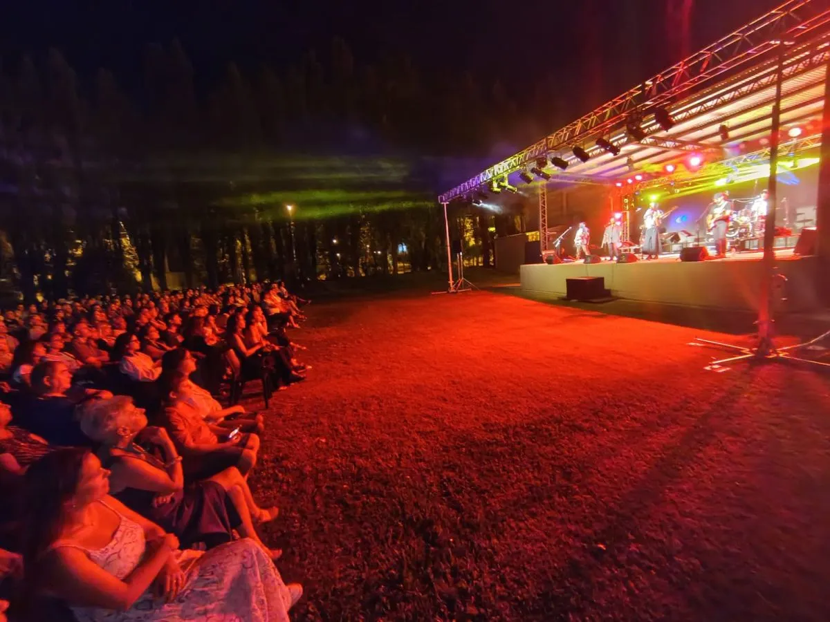 El ciclo Verano FCP volvi&oacute; a instalar la m&uacute;sica en vivo como plan de verano en la ciudad. Foto: Tania Domenicucci-ANR