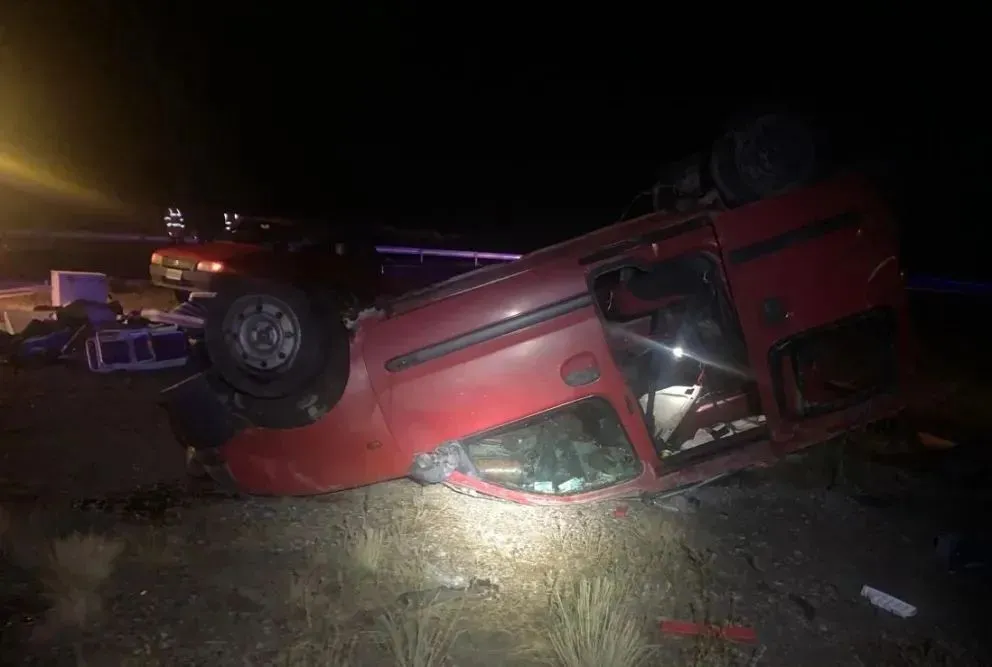 El choque, que solo involucró a la camioneta, sucedió en las primeras horas del día. Foto cortesía