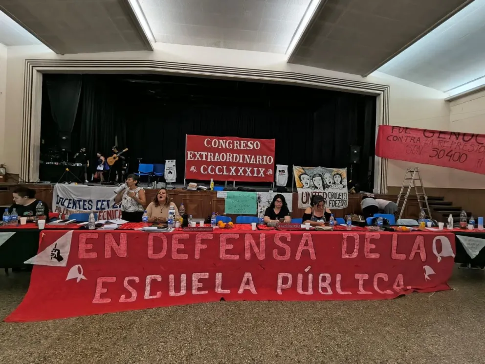 Congreso de Unter en Cipolletti, donde las 18 seccionales rechazaron la propuesta salarial y definieron paros para el inicio del ciclo lectivo. Foto: gentileza