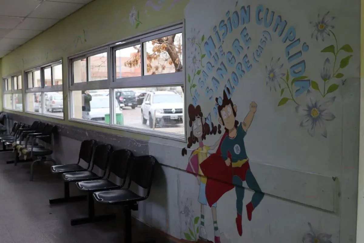 El &ldquo;Box de los valientes&rdquo;, espacio adaptado para extracciones, incorpora ahora indicaciones en Braille para fortalecer la autonom&iacute;a de los pacientes. Foto: Tania Domenicucci ANR