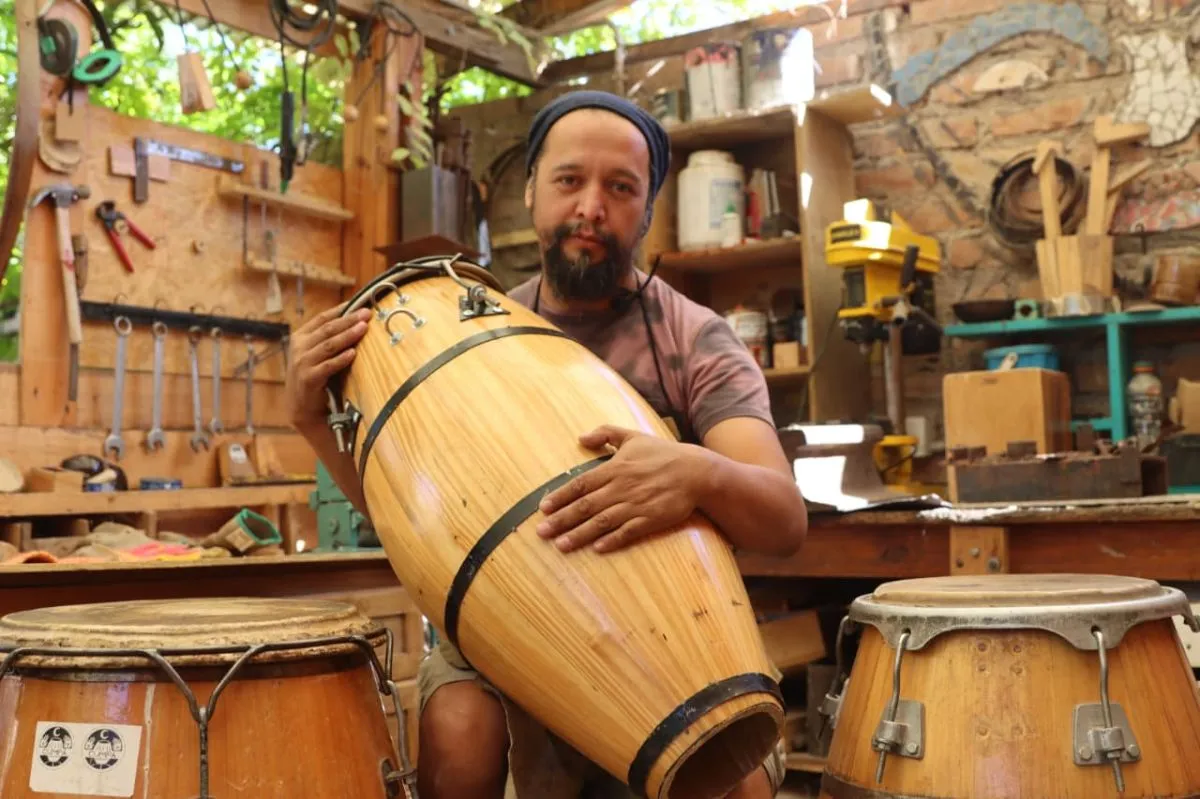 Ha enviado tambores a distintas provincias. Foto: Tania Domenicucci