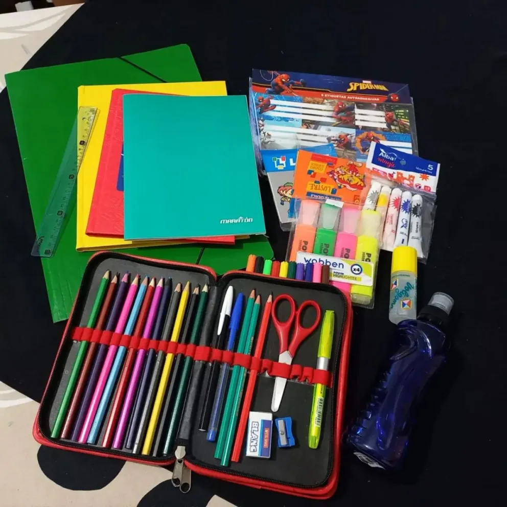 Quienes deseen colaborar, aún sin realizarse el corte de pelo, también podrán hacerlo durante el horario de recepción de kits escolares. (Foto: web)