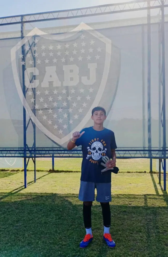 Los captadores de Boca Juniors quedaron sorprendidos con el metro con ochenta centímetros que dice Tahiel, de 12 años de edad. Foto cortesía
