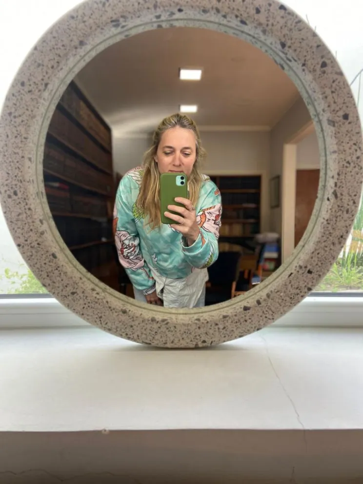 Piezas de terrazo fabricadas por Aire Concreto en Roca, un proyecto artesanal que compite en el concurso de emprendedores de la Fiesta Nacional de la Manzana. Foto cortesía Aire Concreto