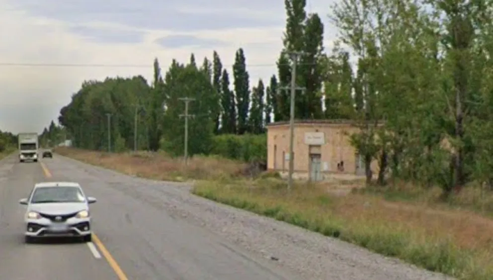 El choque ocurrió sobre la Ruta 22, en la zona de Allen, y obligó a desviar el tránsito mientras se realizaban las pericias. Foto: maps