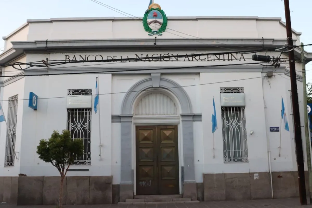 Los bancos est&aacute;n cerrados, sin atenci&oacute;n al p&uacute;blico. Foto: Tania Domenicucci