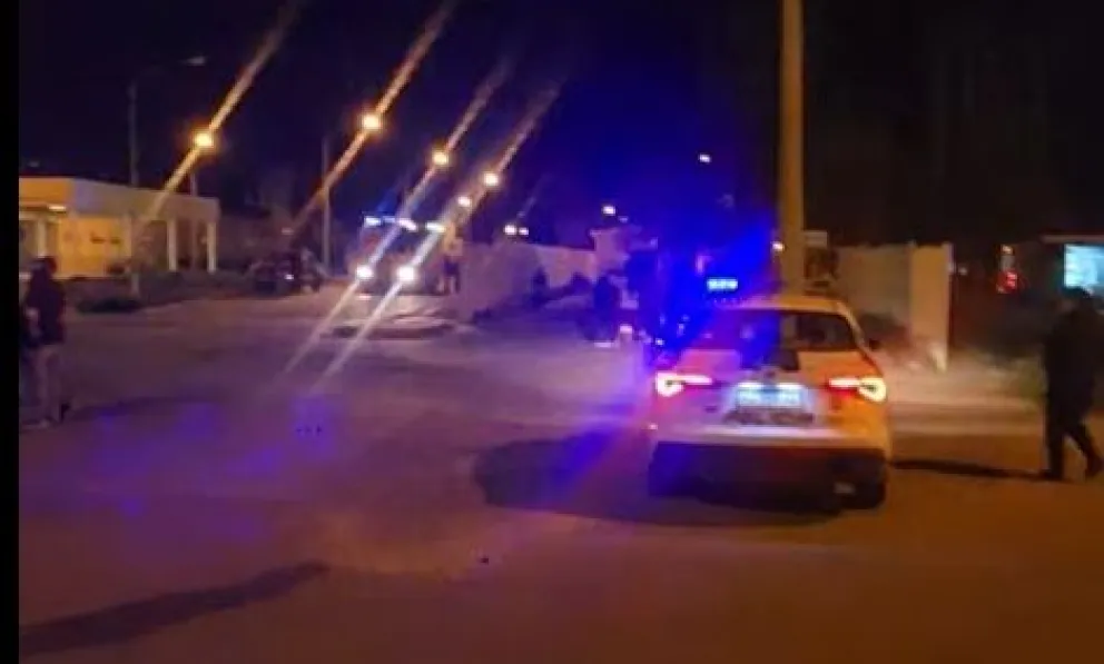 Bomberos, Policía y la División Explosivos inspeccionaron el hospital Ernesto Accame durante la madrugada. Foto: redes.