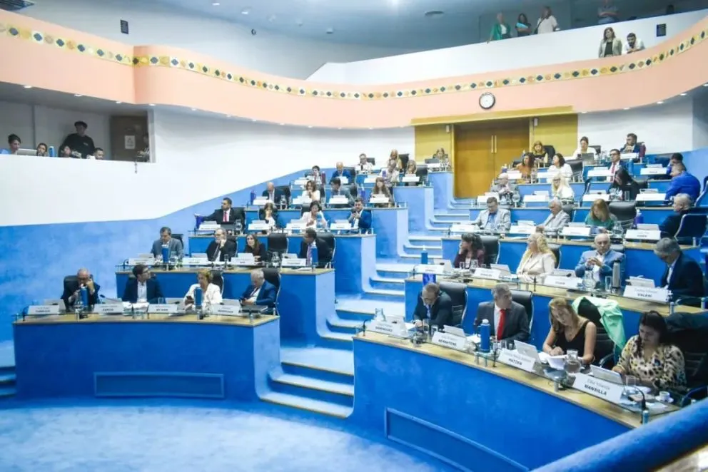 Sesión extraordinaria en la Legislatura de Río Negro. (Foto: Vanesa Schwemmler para NoticiasNet)