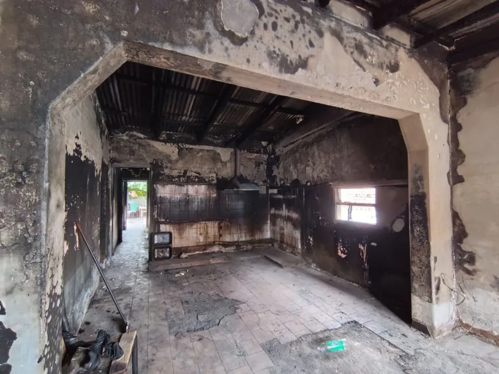 "Fue desesperante ver como todo se quema y no poder hacer nada" afirmó la hija. Foto Tania Domenicucci-ANR