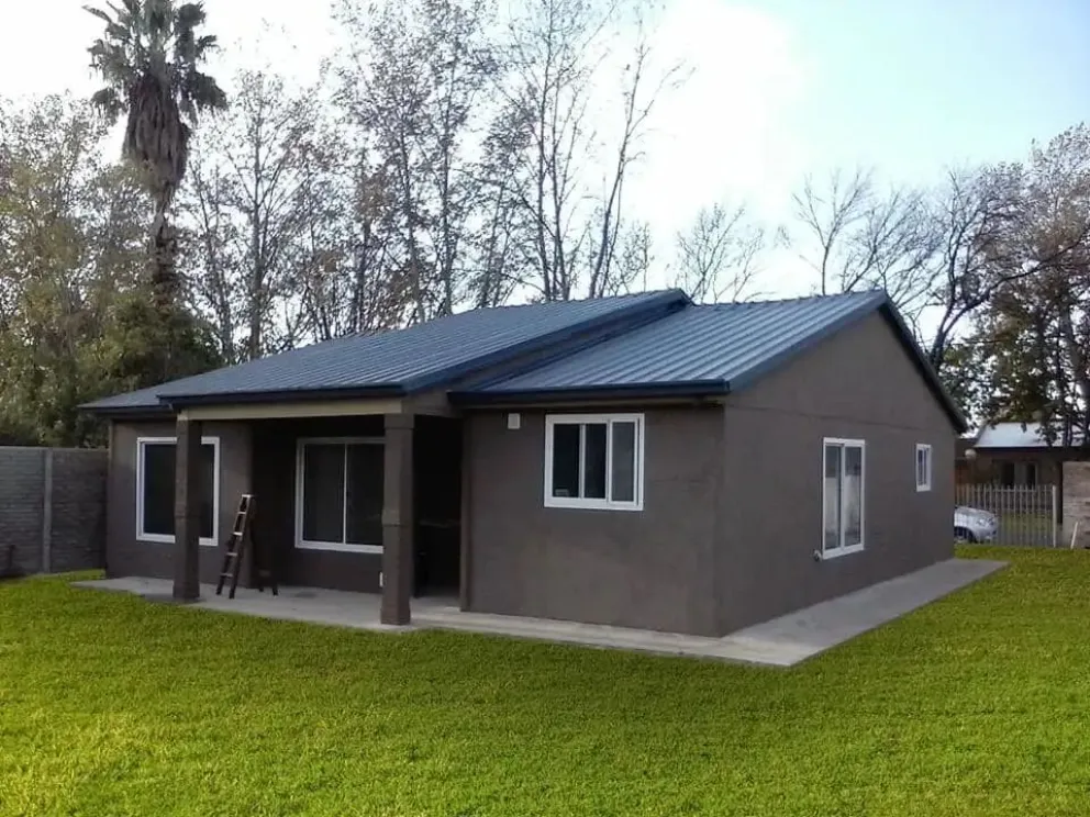 Tras insistir en reiteradas ocasiones, solo construyeron una base de cemento en su terreno. (Foto ilustrativa)