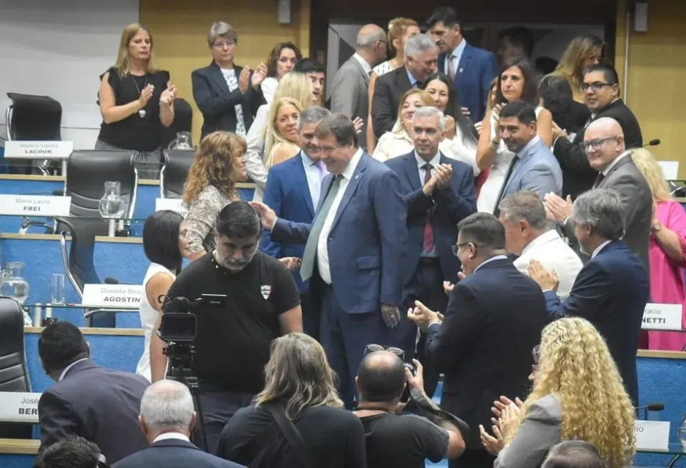 La llegada del mandatario provincial para su alocución. Fotos: Vanesa Schwemmler.