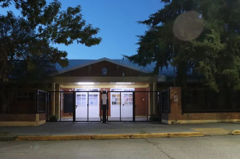 En varias escuelas públicas de Roca, el acatamiento al paro docente fue alto durante el turno mañana del primer día del ciclo lectivo 2026. Foto: Tania Domenicucci-ANR