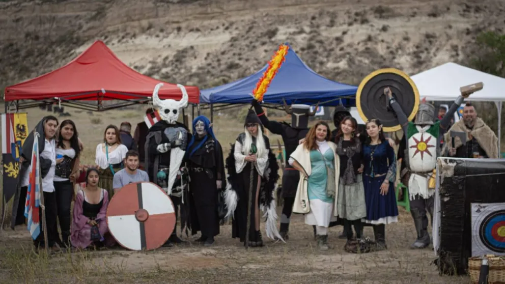 El concurso de Rey y Reina pondrá en juego $300.000 en premios y premiará los mejores trajes y caracterizaciones de la jornada medieval. Foto cortesía 