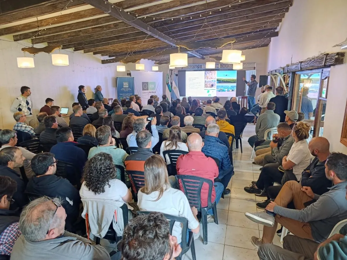 Referentes del sector productivo compartieron experiencias y an&aacute;lisis sobre el crecimiento del ma&iacute;z en sistemas bajo riego en la regi&oacute;n. Foto: Tania Domenicucci-ANR