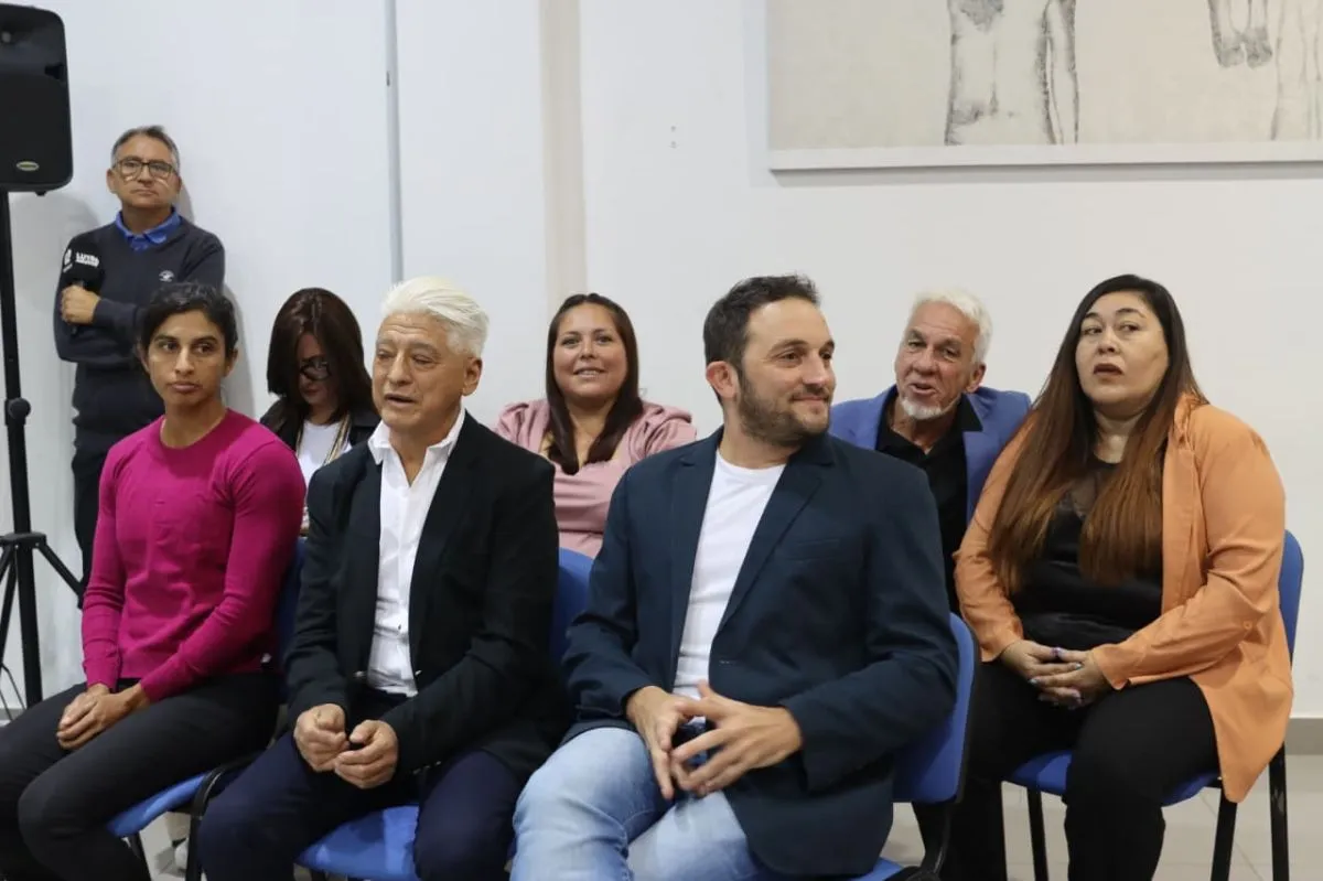 Funcionarios, concejales y vecinos participaron de la apertura del per&iacute;odo legislativo 2026. Foto: Tania Domenicucci-ANR