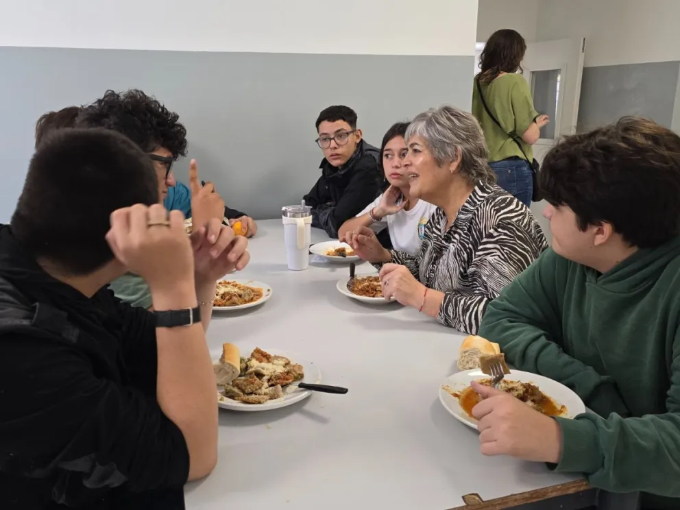 La obra demandó una inversión de 120 millones de pesos. El espacio permitirá organizar los almuerzos de hasta 140 estudiantes por turno. (Foto: Gentileza)