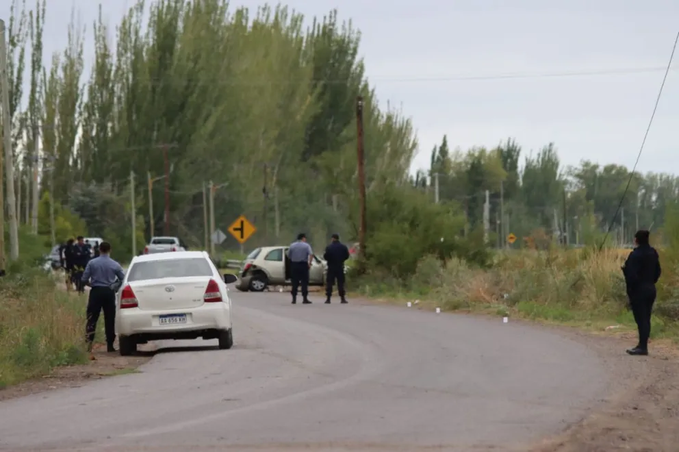 Por motivos que aún son materia de investigación, la conductora del vehículo perdió el control del auto en una pequeña curva llegando a Cervantes. Foto Tania Domenicucci-ANR