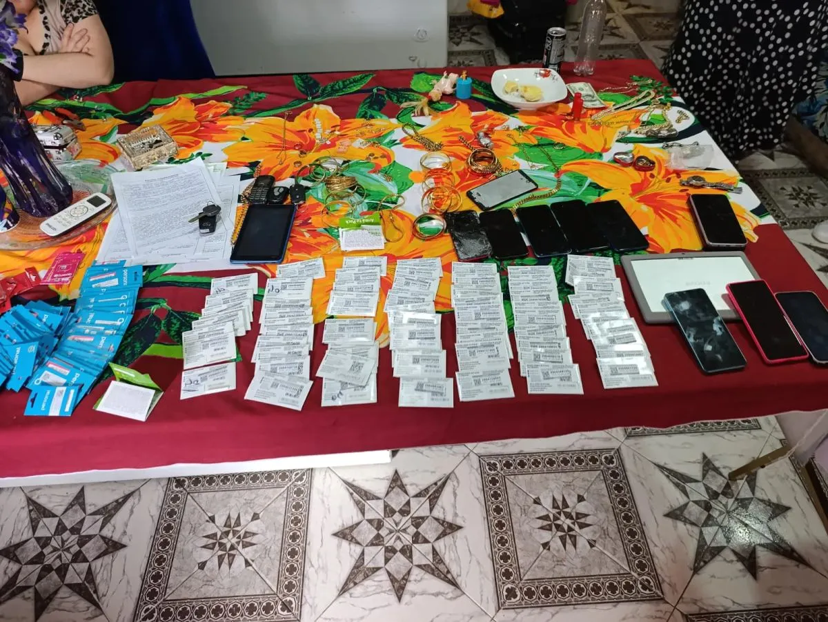 La causa incluy&oacute; procedimientos simult&aacute;neos en R&iacute;o Negro, Neuqu&eacute;n y La Pampa en busca de integrantes de una banda dedicada a estafas telef&oacute;nicas. Foto: Info Huella