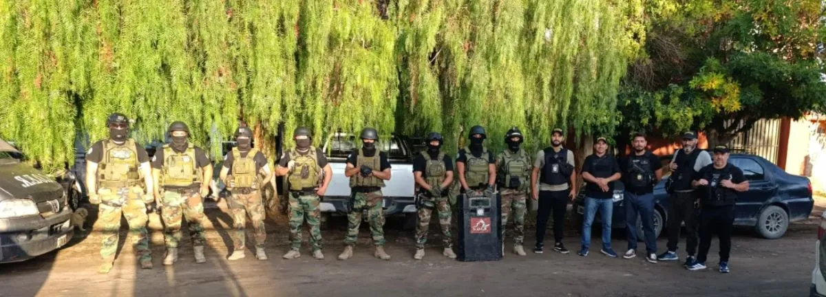 La causa incluy&oacute; procedimientos simult&aacute;neos en R&iacute;o Negro, Neuqu&eacute;n y La Pampa en busca de integrantes de una banda dedicada a estafas telef&oacute;nicas. Foto: Info Huella