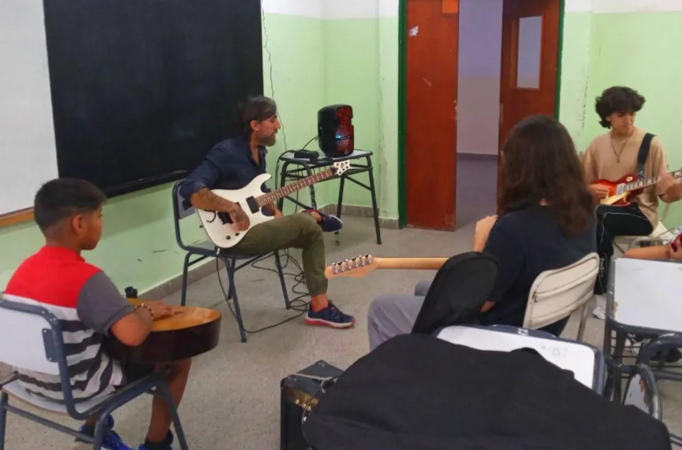 Los talleres están dirigidos a niños y jóvenes de Roca que quiera aprender música o danza. Foto: Lhewfu Suena