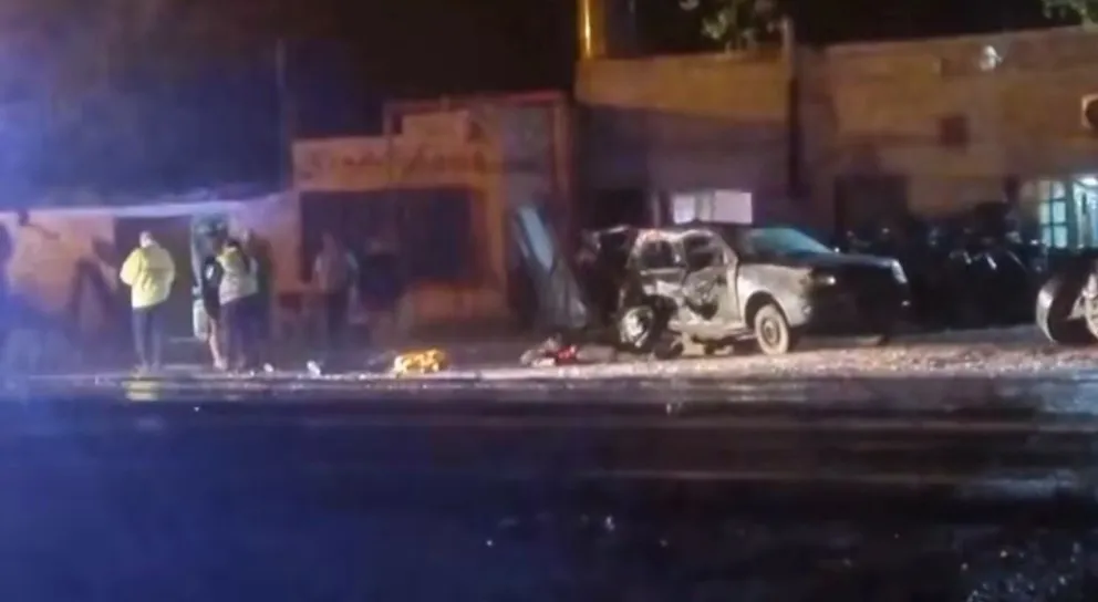 La muerte de las dos personas se determinó por la pericia de un médico que pasaba por el lugar y se detuvo a prestar asistencia en el siniestro. (Foto: gentileza)