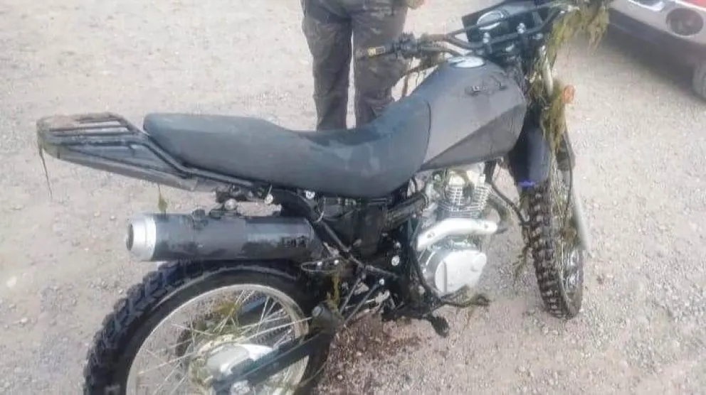 La motocicleta fue secuestrada por la Policía luego de constatar que tenía un pedido judicial vigente por robo hace pocos días. Foto cortesía Policía de Rio Negro